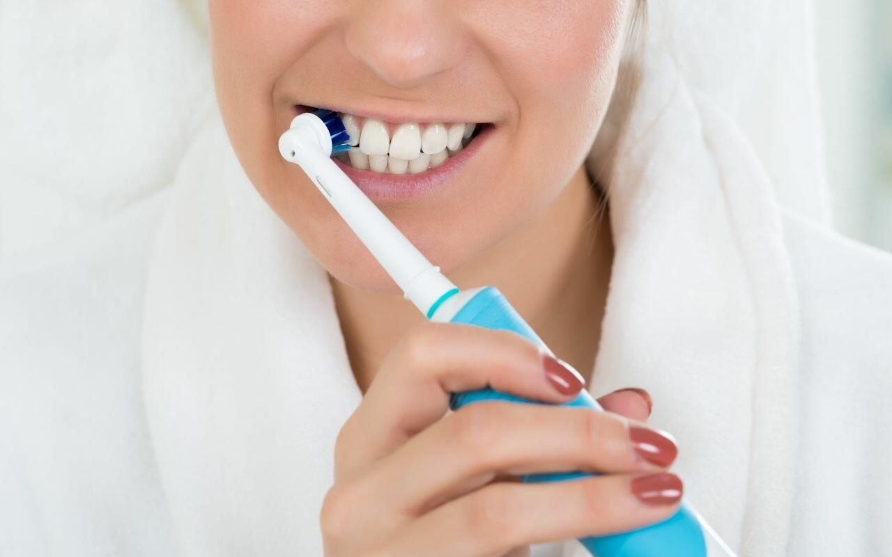 switch-to-electric-toothbrush-for-tooth-pain-and-sensitivity-Bradford-Family-Dentistry