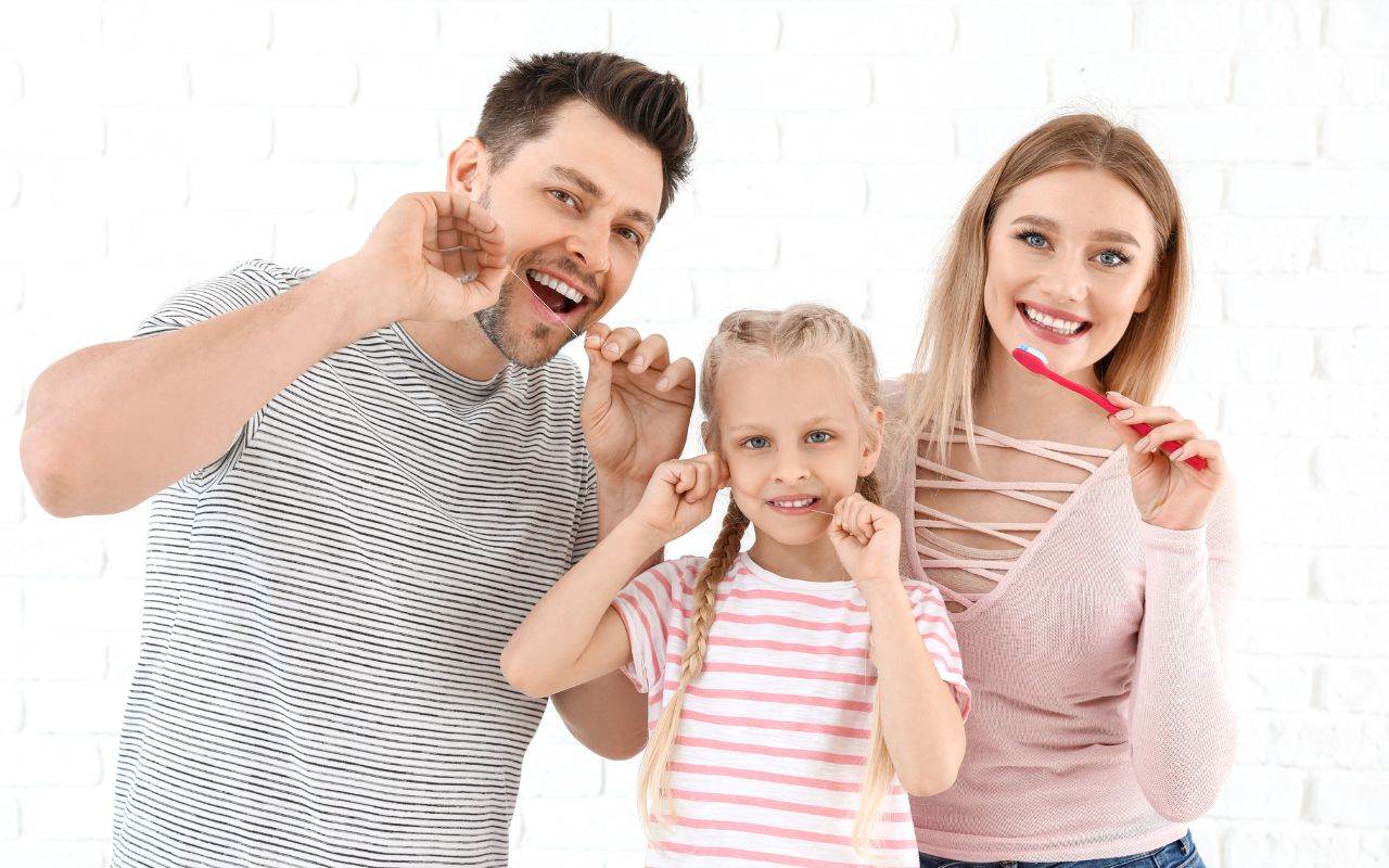 can-gum-disease-be-prevented - A family is brushing their teeth