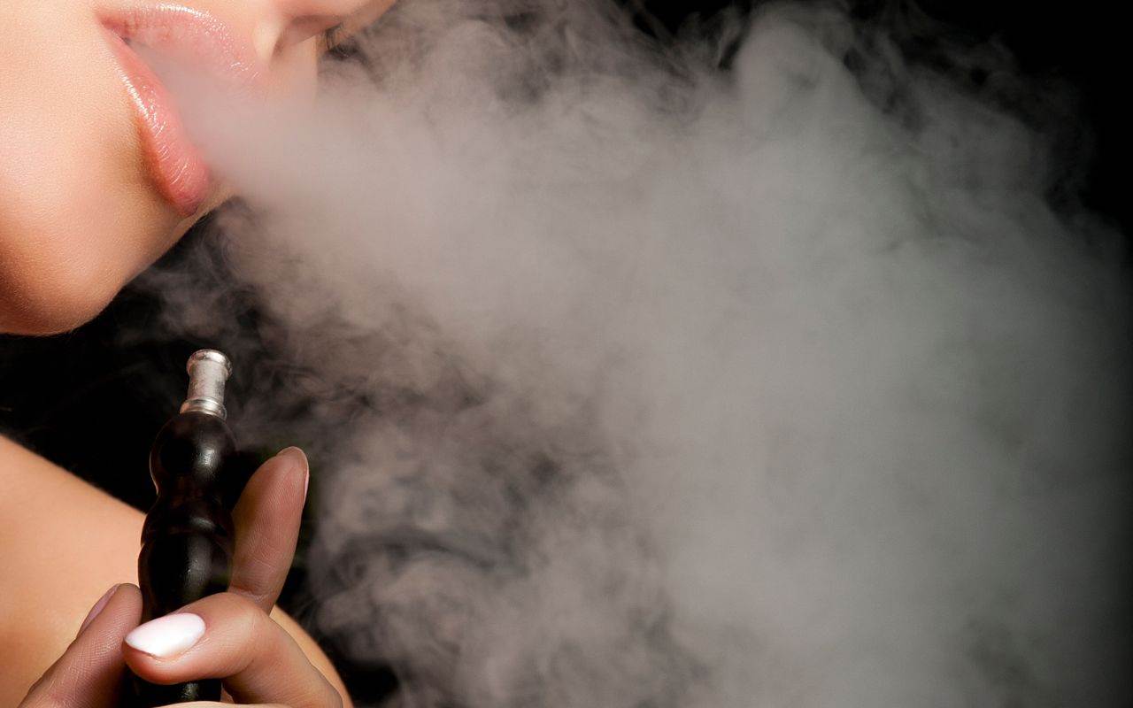 effects-of-vaping-on-teeth-and-mouth-tissues-smoking-and-your-teeth